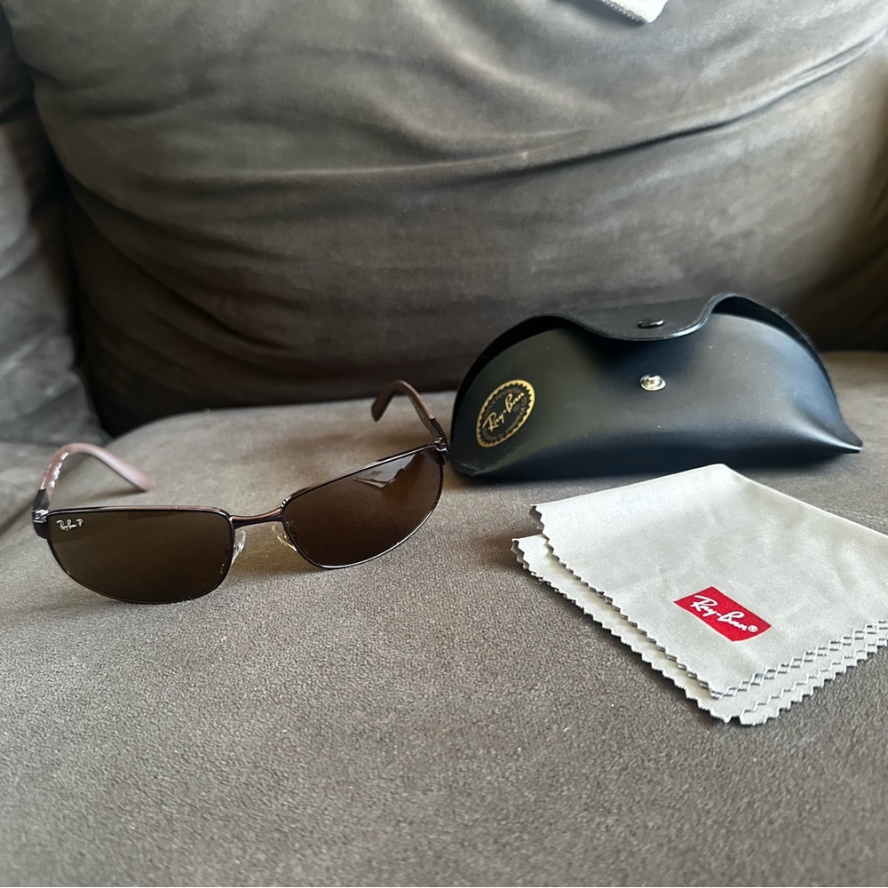 Ray-Ban Brown Sunglasses Sporty Design